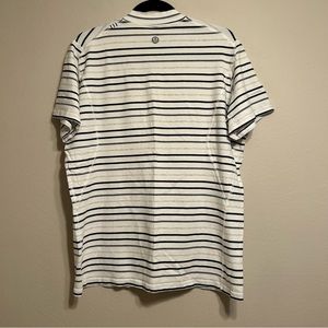 Lululemon 5 Year Badic V‎ Neck Tee White and black Stripes Size L